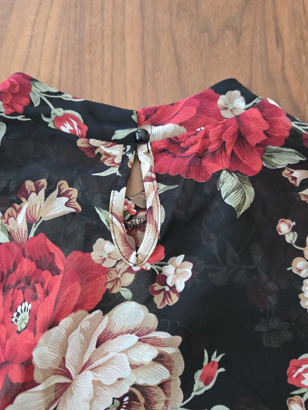 Romantic Whimsigoth Floral Blouse Sheer Smocked Cuffed Sleeve Red Cream 2x - Picture 6 of 6